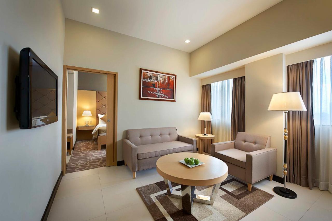 Berjaya Makati Hotel Makati City Exterior foto