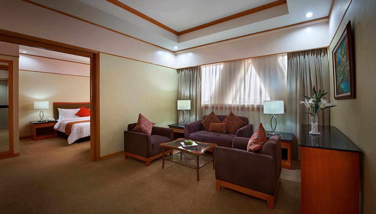 Berjaya Makati Hotel Makati City Exterior foto
