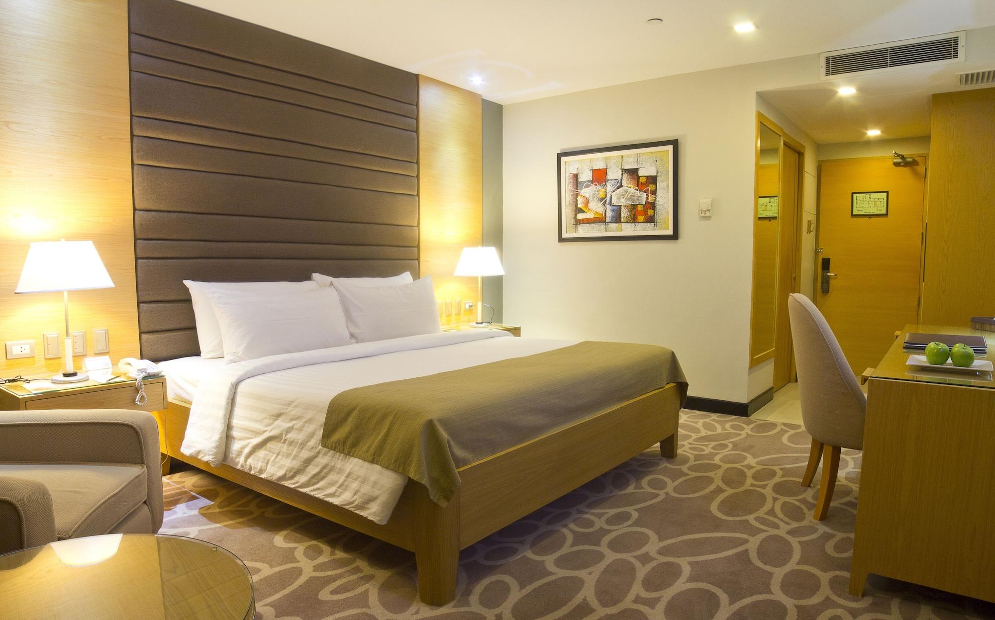 Berjaya Makati Hotel Makati City Exterior foto